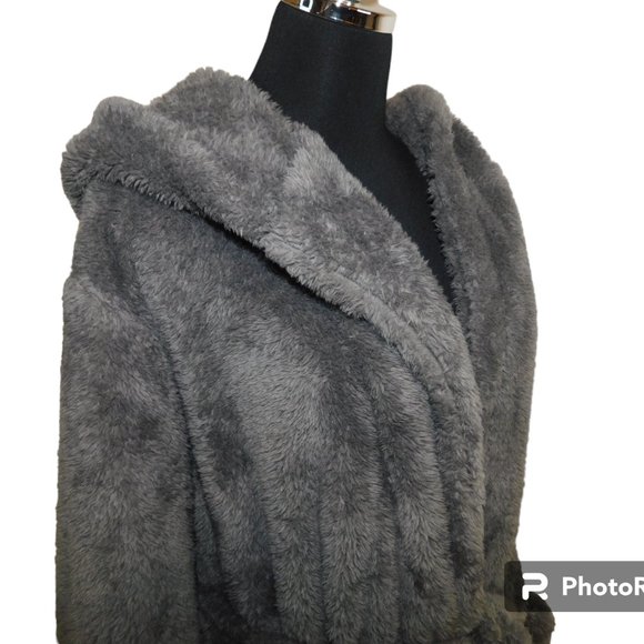 Jasmine & Ginger Plush Gray Robe With Faux Fur - Picture 8 of 12